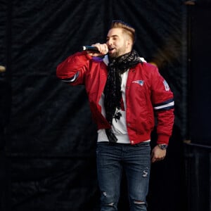 Kendji Girac se produit sur scène pour le lancement du guide local de Lille "Le Chti" avec NRJ Radio le 16 mars 2019 à Lille, France. (Photo de Sylvain Lefevre/ABACAPRESS.COM/