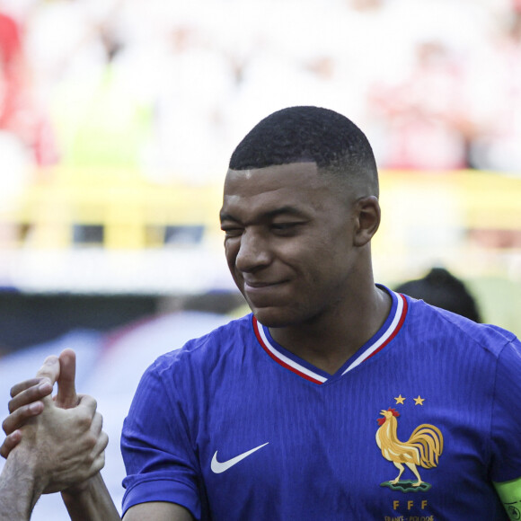 La star des Bleus aurait passé toute la soirée avec une ancienne Miss France lors du dernier Festival de Cannes
 
Kylian Mbappé - Match de Championnat d'Europe de football opposant la France à la Pologne à Dortmund, Allemagne, le 25 juin 2024. © Elyxandro Cegarra/panoramic/Bestimage