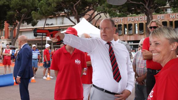 Albert II passe en mode champion : stand de tir, basket, football... Le prince comme vous ne l'avez jamais vu