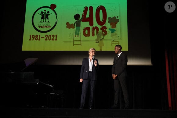 Martine Brousse et Mourad Tsimpou célèbrent le 40e anniversaire de "La Voix de l'Enfant" à l'Automobile Club de France à Paris, le 22 septembre 2022. Jérôme Domine/ABACAPRESS.COM