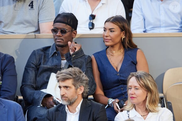 Black M et sa compagne Léa Djadja en tribunes lors des Internationaux de France de tennis de Roland Garros 2023, à Paris, France, le 6 juin 2023. © Jacovides-Moreau/Bestimage