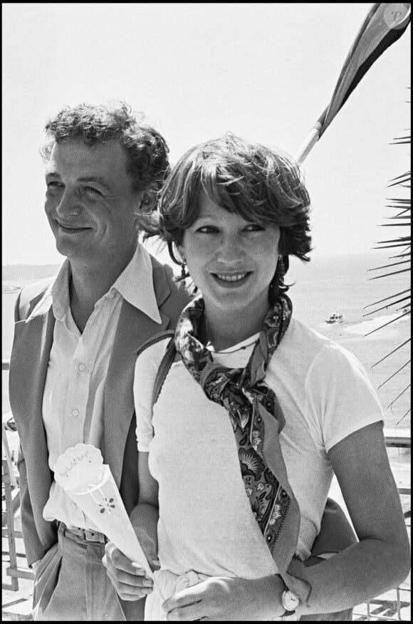 Philippe Léotard et sa compagne Nathalie Baye au Festival de Cannes pour La Communion solennelle en 1977