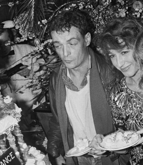 Philippe Léotard, sa compagne Nathalie Baye et Catherine Deneuve au Fouquet's pour la soirée des César 1983