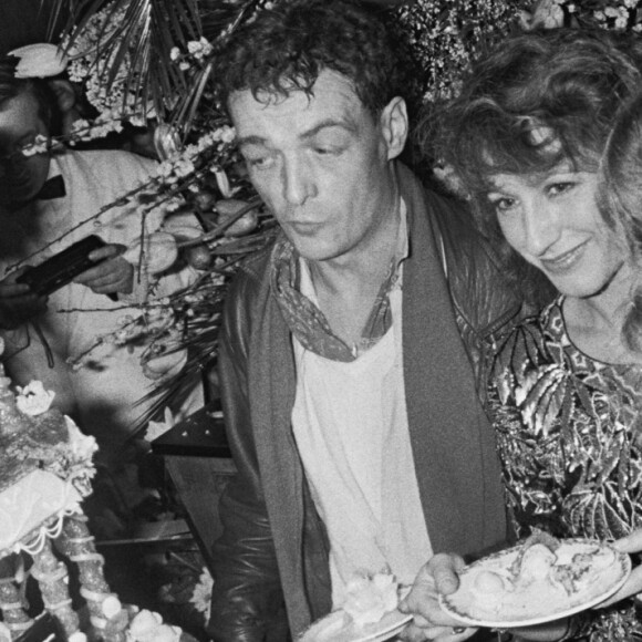 Philippe Léotard, sa compagne Nathalie Baye et Catherine Deneuve au Fouquet's pour la soirée des César 1983