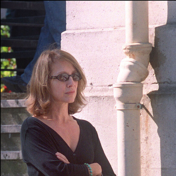 Philippe Léotard était en proie à des addictions qui l'ont conduit à sa mort en 2001.© Giancarlo Gorassini/ABACA. Paris-France, 28/08/2001. Enterrement de Philippe Leotard au Pere Lachaise. Nathalie Baye.