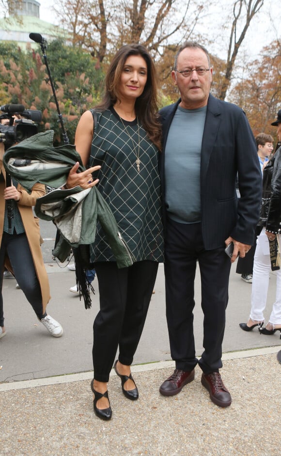 Jean Reno et sa femme Zofia - Arrivées au défilé de mode printemps-été 2018 "Lanvin" au Grand Palais à Paris. Le 27 septembre 2017 © CVS-Veeren / Bestimage