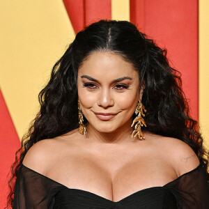 Vanessa Hudgens enceinte lors de la soirée des Oscars Vanity Fair 2024 organisée par Radhika Jones au Wallis Annenberg Center for the Performing Arts à Beverly Hills, Los Angeles, Californie, Etats-Unis, le 10 mars 2024.