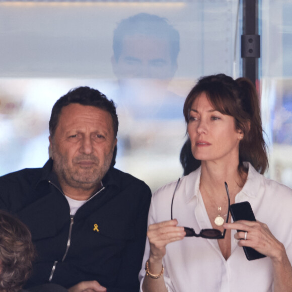 Arthur (Essebag) et sa femme Mareva Galanter - Célébrités dans les tribunes de la finale homme des Internationaux de France de tennis de Roland Garros 2024 à Paris le 9 juin 2024. © Jacovides-Moreau/Bestimage