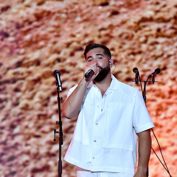 Kendji Girac à l'enregistrement de l'émission "La chanson de l'année" dans les Arènes de Nîmes, diffusée le 17 juin sur TF1