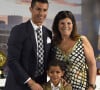 Le Portugais est le fils de Maria Dolores, 69 ans
 
Cristiano Ronaldo son fils Cristiano Jr et sa mère Maria Dolores dos Santos Aveiro - Cristiano Ronaldo reçoit un prix pour son record de buts en Champions League au stade Santiago Bernabeu à Madrid, le 2 octobre 2015.
