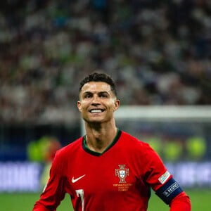 La mère de Cristiano Ronaldo "réalise moult publicités, a investi dans l'immobilier, a sorti une biographie", comme l'indique Le Parisien
 
Le Portugal s'est imposé face à la Slovevie en huitièmes de finale de l'Euro 2024 lors de la séance de penaltie à Francfort le 1er juillet 2024.