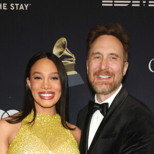 Jessica Ledon (enceinte) et David Guetta au gala en amont des 66ème Grammy Awards au Beverly Hilton, à Beverly Hills, le 3 février 2024.