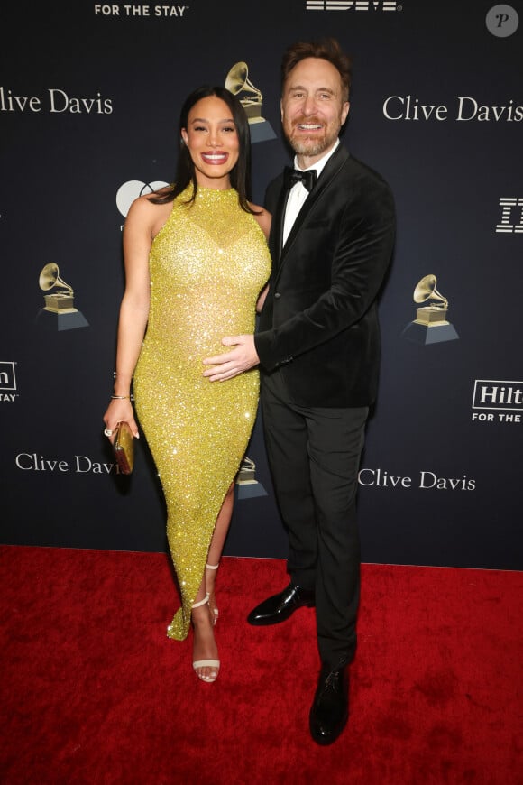 Jessica Ledon (enceinte) et David Guetta au gala en amont des 66ème Grammy Awards au Beverly Hilton, à Beverly Hills, le 3 février 2024.