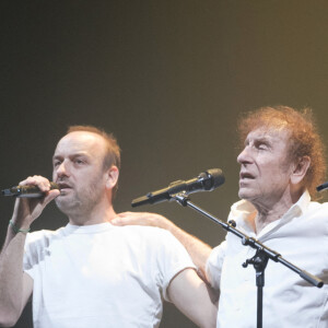 "C'est notre gouvernail", dit d'elle leur fils Pierre Souchon.
Le chanteur Alain Souchon sur scene en concert a Bruxelles, Belgique, le 30 avril 2022. Alain Souchon et ses deux fils Pierre et Charles, dit Ours - Photo by Monasse T/ANDBZ/ABACAPRESS.COM - Alain Souchon.