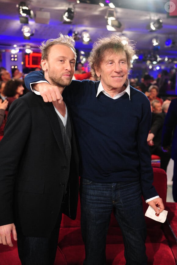 Françoise Souchon est restée avec Alain malgré les incartades sentimentales de ce dernier.Alain Souchon et son fils Pierre Souchon sur le plateau de Vivement Dimanche, le 5 janvier 2019 à Paris, France. Photo par Max Colin/ABACAPRESS.COM