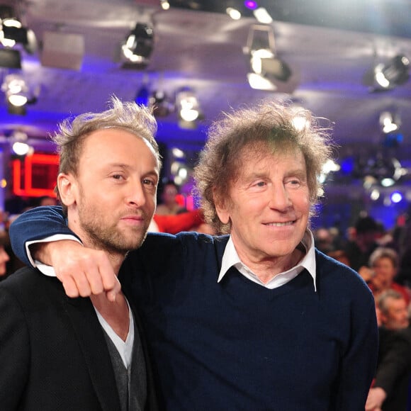 Françoise Souchon est restée avec Alain malgré les incartades sentimentales de ce dernier.Alain Souchon et son fils Pierre Souchon sur le plateau de Vivement Dimanche, le 5 janvier 2019 à Paris, France. Photo par Max Colin/ABACAPRESS.COM