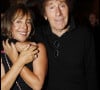 Il s'agit de Françoise, l'épouse du chanteur...
Alain Souchon et sa femme Françoise - 6eme Gala de L'IFRAD au profit de la maladie d'alzheimer à l'opéra comique "2 générations chantent pour la 3eme".