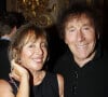 Alain Souchon et ses fils Pierre et Charles sont sur scène, mais dans l'ombre, quelqu'un veille...
Alain Souchon et sa femme Françoise - 6eme Gala de L'IFRAD au profit de la maladie d'alzheimer à l'opéra comique "2 générations chantent pour la 3eme".