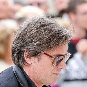 Thomas Dutronc - Arrivées aux obsèques de l'auteure-compositrice-interprète et actrice française Françoise Hardy au crématorium du cimetière du Père-Lachaise à Paris, France, le 20 juin 2024. © Jacovides-Moreau/Bestimage 