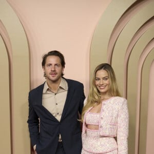 Ni Margot Robbie ni son mari n'ont souhaité s'exprimer à propos de cette nouvelle
Tom Ackerley et Margot Robbie au déjeuner des nommés des Oscars au Hilton de Beverly, 12 février 2024