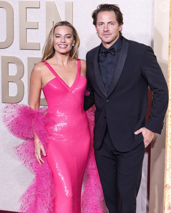 Margot Robbie et Tom Ackerley au photocall de la 81ème cérémonie des Golden Globes au Beverly Hilton à Los Angeles le 7 janvier 2024