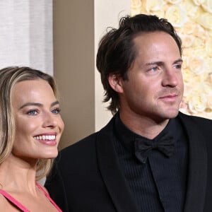 Margot Robbie et Tom Ackerley au photocall de la 81ème cérémonie des Golden Globes au Beverly Hilton à Los Angeles le 7 janvier 2024