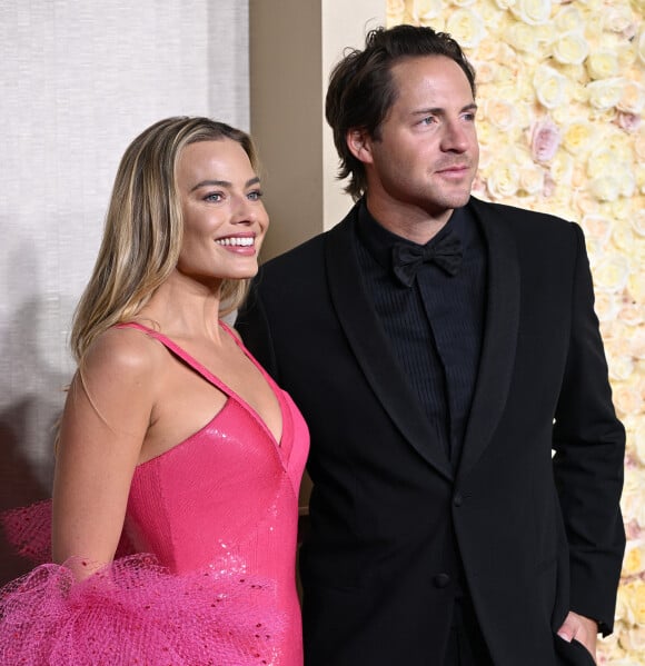 Margot Robbie et Tom Ackerley au photocall de la 81ème cérémonie des Golden Globes au Beverly Hilton à Los Angeles le 7 janvier 2024