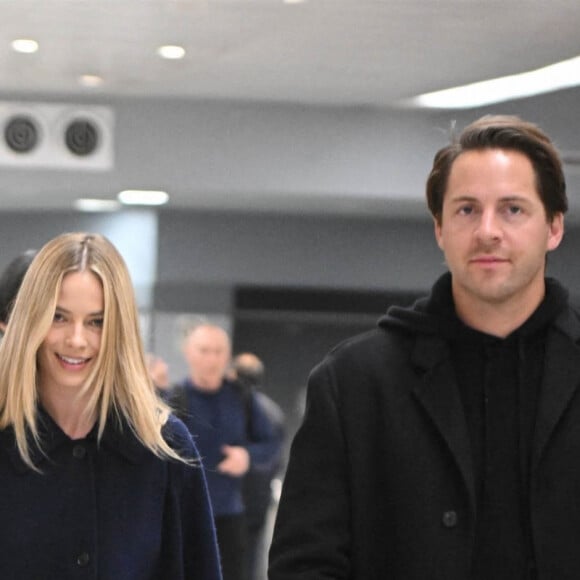 Margot Robbie et Tom Ackerley à l'aéroport de New York