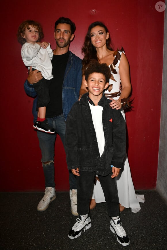 Rachel Legrain Trapani, son compagnon Valentin Leonard avec leur fils Andrea et Gianni - Backstage lors du défilé d'ouverture du salon du chocolat 2022 à Paris porte de Versailles le 27 octobre 2022. © Veeren / Pierre Perusseau / Bestimage