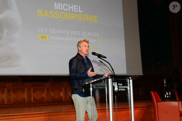 Exclusif - François Cluzet lors de la visite de l'exposition Les Géants des Glaces de M.Bassompierre au musée océanographique de Monaco le 10 avril 2024. © Claudia Albuquerque / Bestimage 