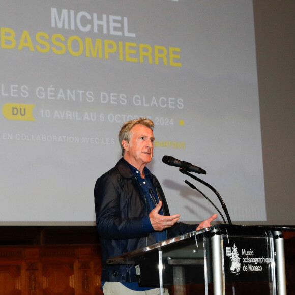 Exclusif - François Cluzet lors de la visite de l'exposition Les Géants des Glaces de M.Bassompierre au musée océanographique de Monaco le 10 avril 2024. © Claudia Albuquerque / Bestimage 