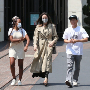 Angelina Jolie est allée faire du shopping avec Zahara et Pax au Nordstrom dans le quartier de The Grove à Los Angeles, le 13 juillet 2021