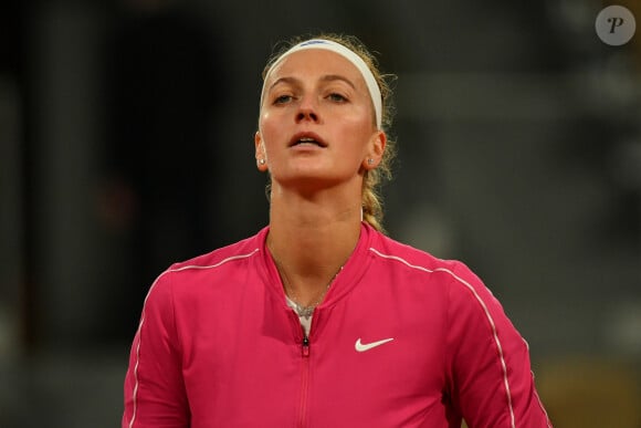 La Tchèque Petra Kvitova s'est qualifiée pour les quarts de finale du tournoi de tennis de Roland Garros en battant la la Chinoise Zhang Shuai (6-2, 6-4), le 5 octobre 2020.