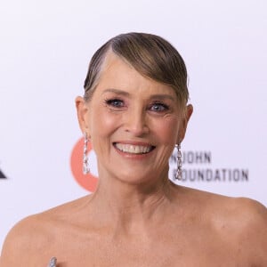 Sharon Stone lors du tapis rouge des 32ème Elton John AIDS Foundation Academy Awards le 10 mars 2024