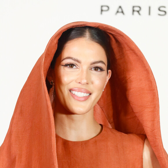 Iris Mittenaere - Photocall du défilé de mode Haute-Couture automne-hiver 2024/2025 "Stephane Rolland" lors de la Fashion Week de Paris le 24 juin 2024. © Christophe Clovis / Bestimage