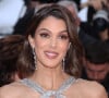 Pour "Ciné Télé Revue", elle a toutefois évoqué timidement sa nouvelle idylle et les mauvais côtés qui allaient avec.
Iris Mittenaere - Montée des marches du film " Le deuxième acte " pour la cérémonie d'ouverture du 77ème Festival International du Film de Cannes, au Palais des Festivals à Cannes.