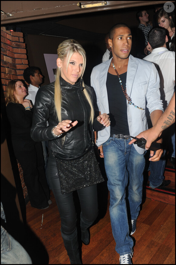 Senna et Amélie (Secret Story) au Duplex pour leur sortie.