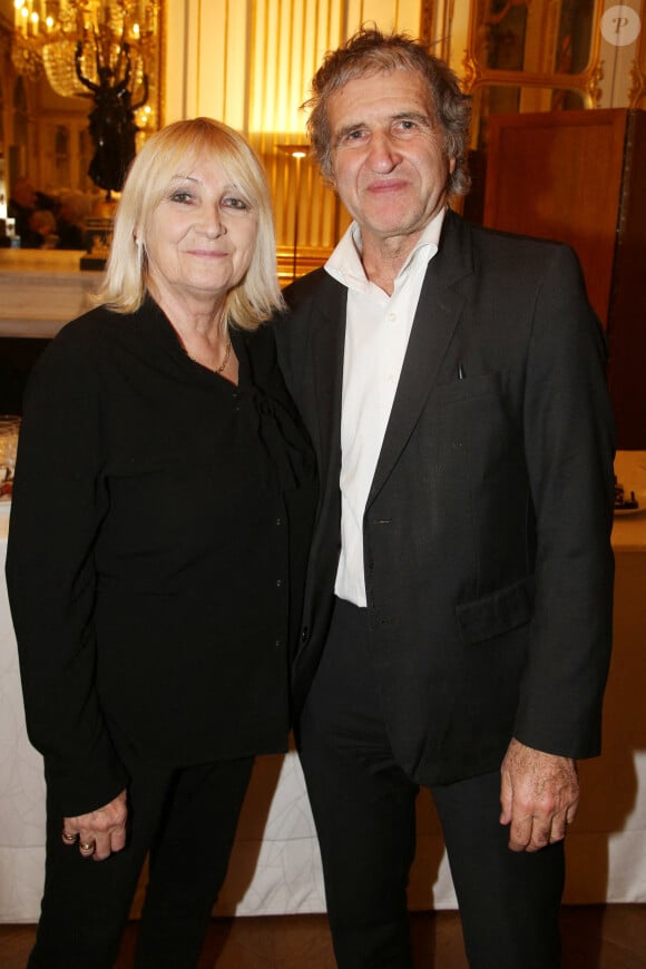 Julie Leclerc et son mari Gérard Leclerc assistent à la remise des insignes de Commandeur dans l'Ordre des Arts et des Lettres à Alain Chamfort et de Chevalier dans l'Ordre des Arts et des Lettres à Ludovic Martin, au ministère de la Culture, à Paris, le 30 octobre 2019. Jérôme Domine/ABACAPRESS.COM