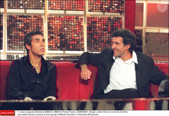 Le journaliste politique se rendait avec deux amies au concert que donnait son frère Julien Clerc à La Baule.
Le chanteur Julien Clerc et son frère Gérard Leclerc, journaliste, lors de l'enregistrement de l'émission Vivement Dimanche de Michel Drucker, le 20 septembre 2001, à Paris. Jean-Jacques Datchary/Abaca