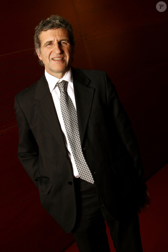 Gérard Leclerc pose à Paris, en avril 2009. Vim/ABACAPRESS.COM