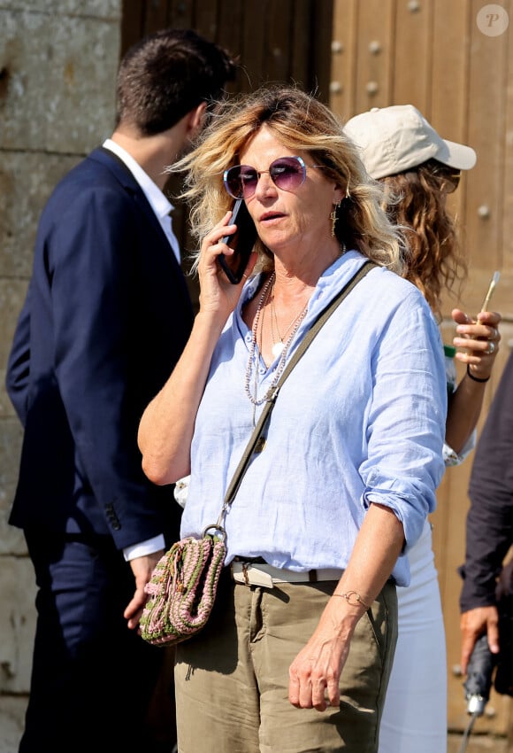 Virginie Coupérie-Eiffel aux obsèques civiles du journaliste Gérard Leclerc au cimetière des Trois-Moutiers à Loudun, dans la Vienne, France, le 24 août 2023; dont son père avait longtemps été le maire et où il avait lui-même siégé au conseil municipal. Le journaliste est mort dans un accident d'avion touristique qui s'est écrasé le 15 août. © Dominique Jacovides/Bestimage  Funeral ceremony for French journalist Gérard Leclerc, who died in a plane crash, in Les Trois-Moutiers, FRance, on August 24, 2023. French television journalist Gerard Leclerc was on board the tourist plane which crashed on August 15. 