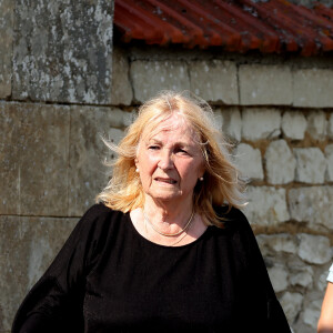 Julie Leclerc, femme du défunt aux obsèques civiles du journaliste Gérard Leclerc au cimetière des Trois-Moutiers à Loudun, dans la Vienne, France, le 24 août 2023; dont son père avait longtemps été le maire et où il avait lui-même siégé au conseil municipal. Le journaliste est mort dans un accident d'avion touristique qui s'est écrasé le 15 août. © Dominique Jacovides/Bestimage  Funeral ceremony for French journalist Gérard Leclerc, who died in a plane crash, in Les Trois-Moutiers, FRance, on August 24, 2023. French television journalist Gerard Leclerc was on board the tourist plane which crashed on August 15. 