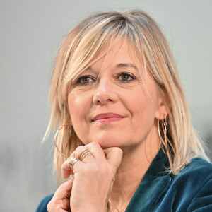 Flavie Flament assiste à la 162e vente aux enchères des vins des Hospices de Beaune le 20 novembre 2022 à Beaune. Julien Reynaud/APS-Medias/ABACAPRESS.COM