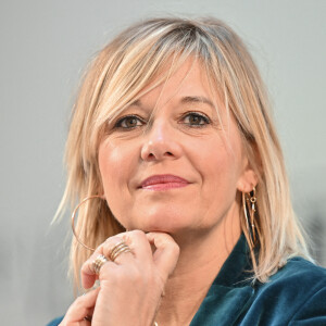 Flavie Flament va remplacer Marie Portolano et faire équipe avec Thomas Sotto à la rentrée à "Télématin" sur France 2.
Flavie Flament assiste à la 162e vente aux enchères des vins des Hospices de Beaune le 20 novembre 2022 à Beaune. Julien Reynaud/APS-Medias/ABACAPRESS.COM
