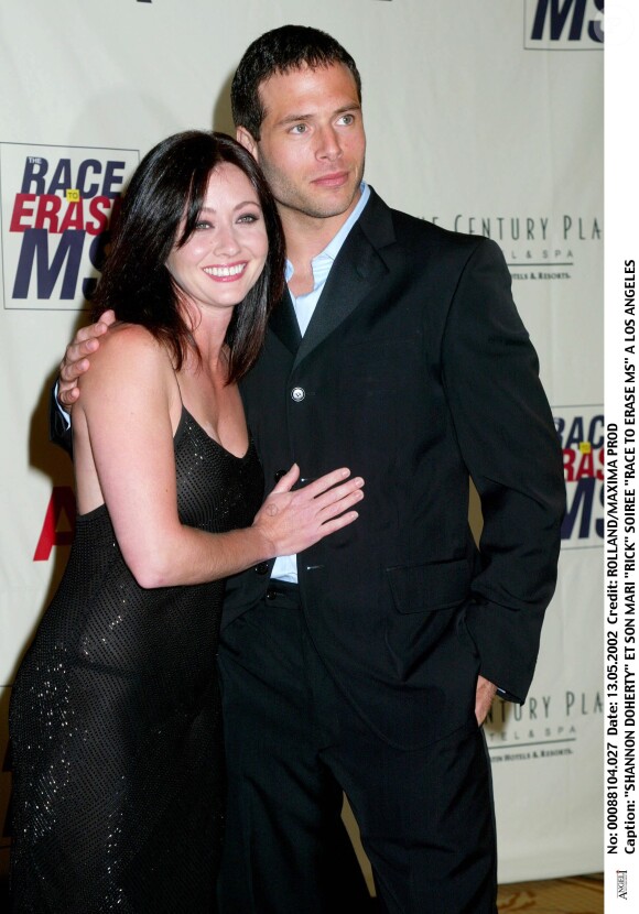 Le couple se sépare neuf mois plus tard car l'actrice était excédée par "l'amitié" entre son époux Paris Hilton (des inquiétudes fondées puisqu'une sextape des deux "amis" est sortie en 2004)
Archives : Shannen Doherty et Richard Solomon