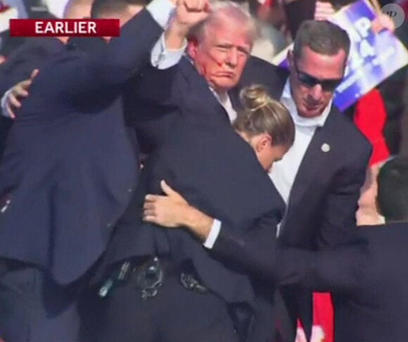 Le candidat à la présidentielle américaine Donald Trump a été visé par des coups de feu ce samedi alors qu'il donnait un meeting de campagne en Pennsylvanie.