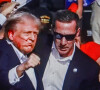 Ce dimanche 14 juillet, Donald Trump est réapparu, quelques heures à peine après l'attaque : il a été apperçu en train de descendre de son avion à Newark, dans le New Jersey.