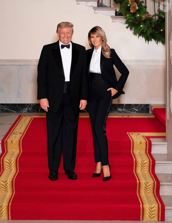 Le président Donald Trump et la First Lady Melania Trump posent pour leur portrait officiel de Noël à la Maison Blanche , Washington le 10 décembre 2020