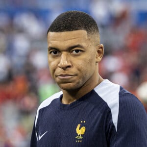 Kylian Mbappé et les Bleus victimes d'un chant raciste
 
Kylian Mbappé Echauffement des joueurs de France - Demi-finale de l'Euro entre l'Espagne et la France (2-1) à Munich en Allemagne.