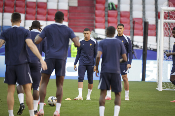 La Fédération française de football va saisir la Fifa, comme elle l'a annoncé
 
Kylian Mbappé Entraînement de l'équipe de France de football avant leur match de demi-finale du Championnat d'Europe de football contre l'Espagne à l'Allianz Arena de Munich, Allemagne, le 8 juillet 2024. © Elyxandro Cegarra/Panoramic/Bestimage